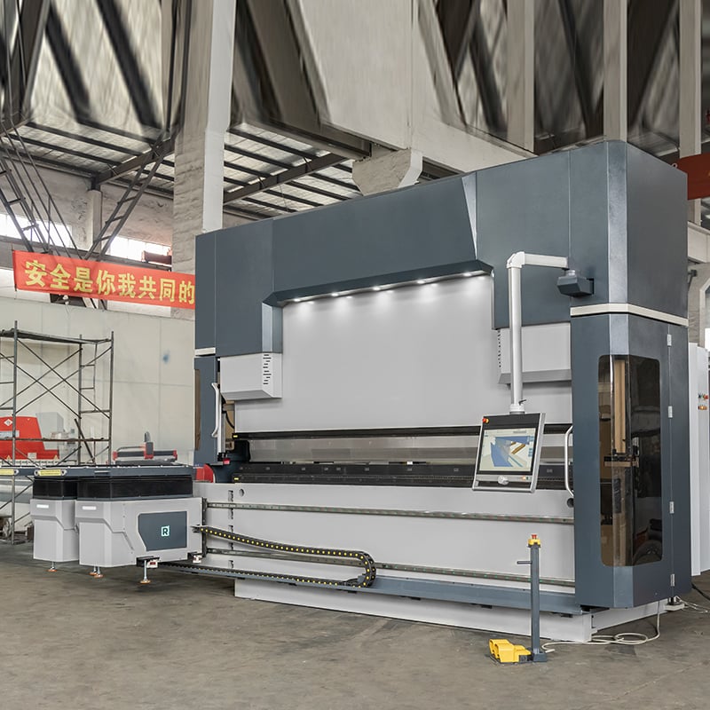RAYMAX Press Brake 400T / 4000 na may Delem DA69S 8+1 Axis