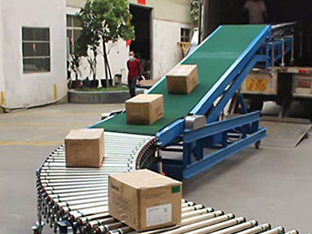 In response to the actual needs of the warehouse, we have provided an exclusive inclined conveyor system:
