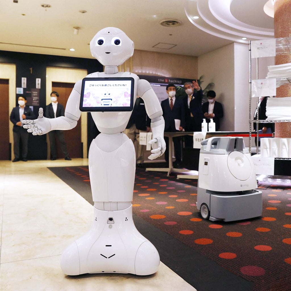 Fanless Mini PC: The Brain Behind Next-Generation Hotel Service Robots