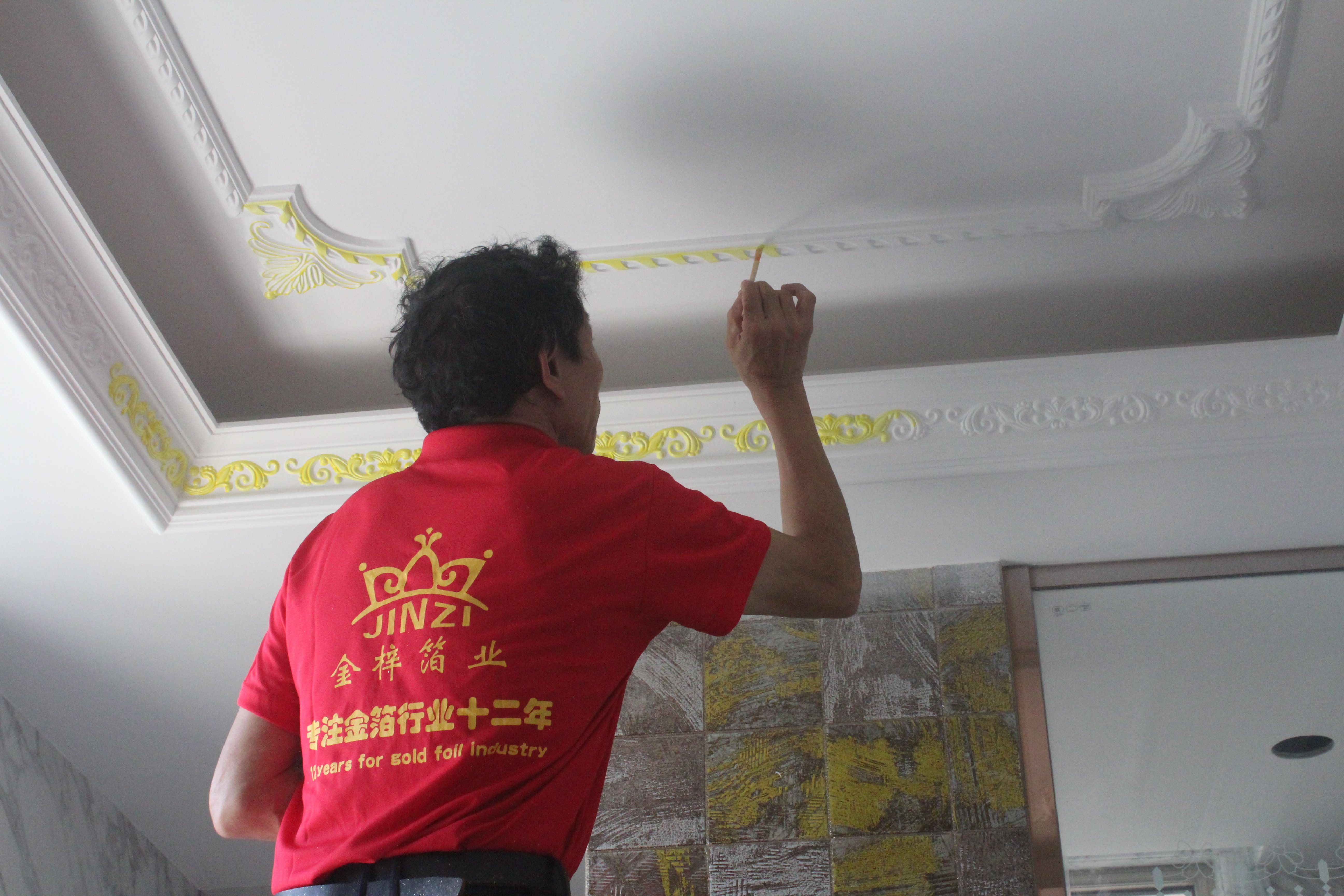 1.上水性胶水 Apply water-based glue.JPG