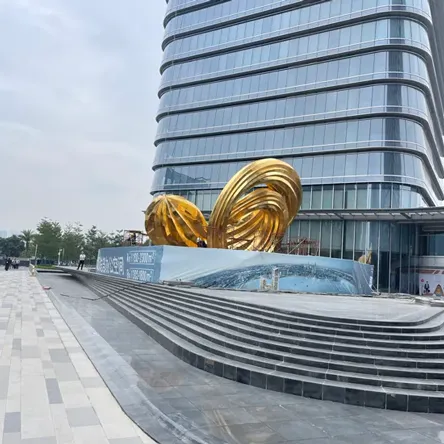 Guangzhou Outdoor Sculpture 24K Gold Foil Gilding Project