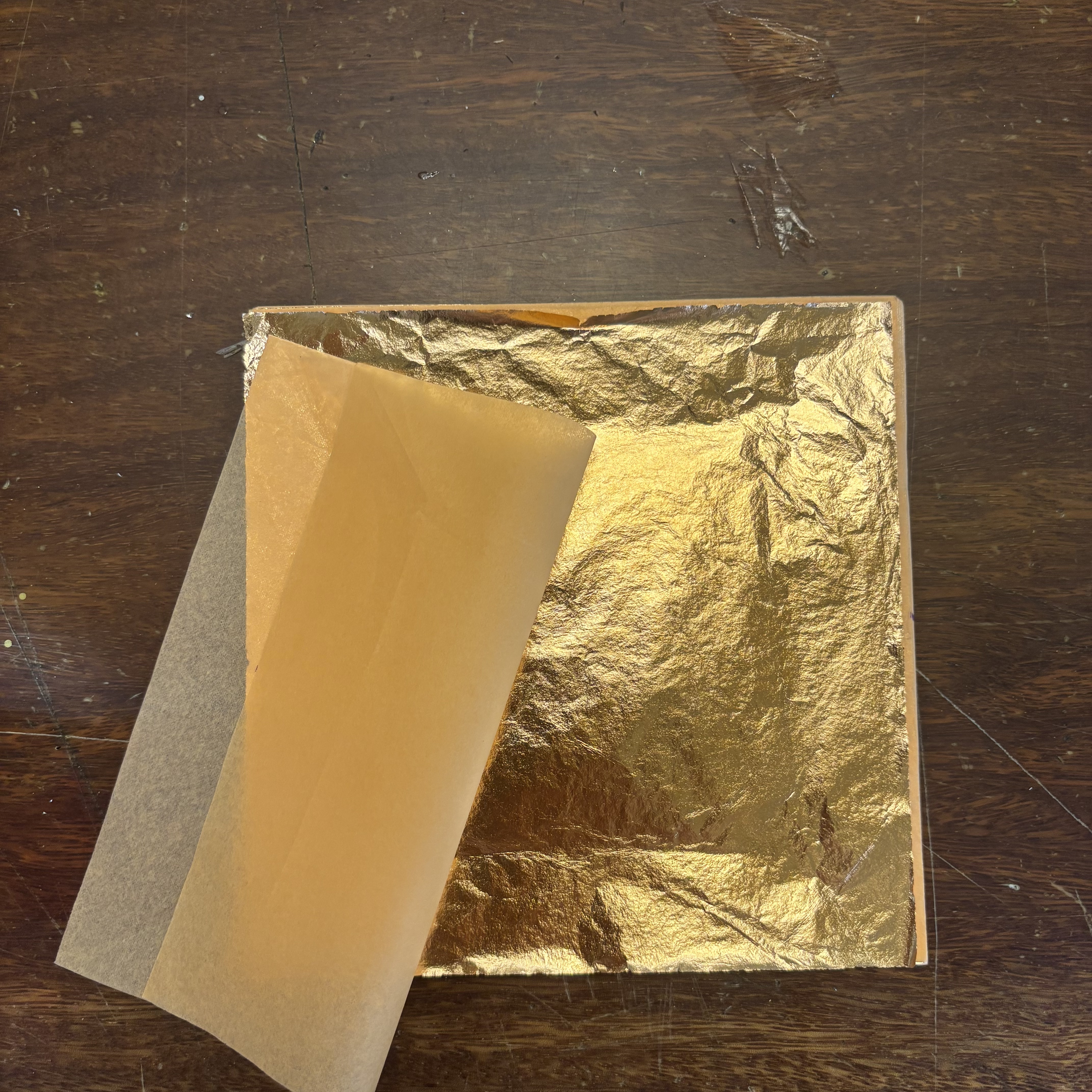 Calidad y versatilidad inigualables de las escamas de hoja de oro para manualidades