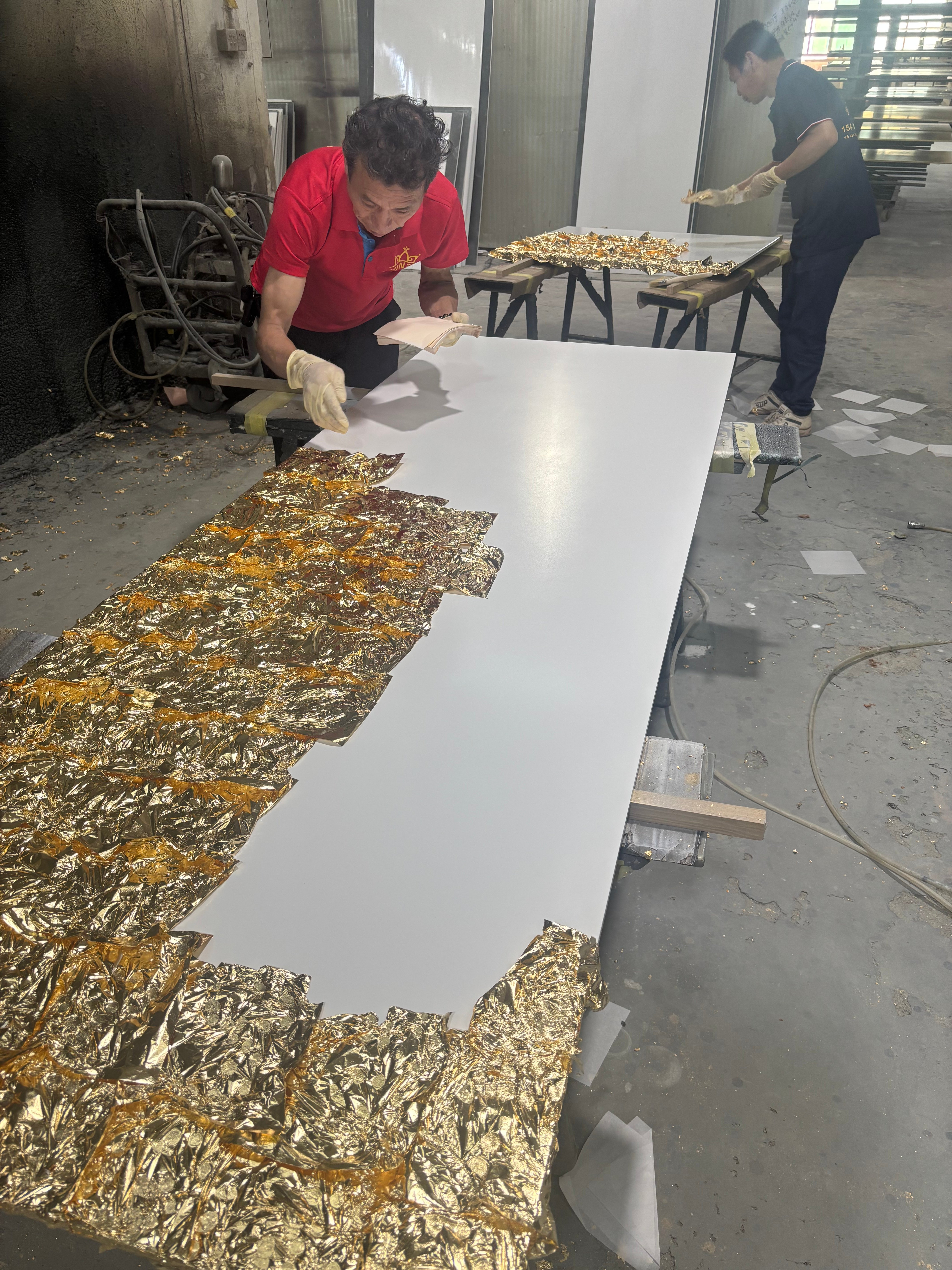 2.贴手抓金箔 Adhesive Handheld Gold Foil.jpg