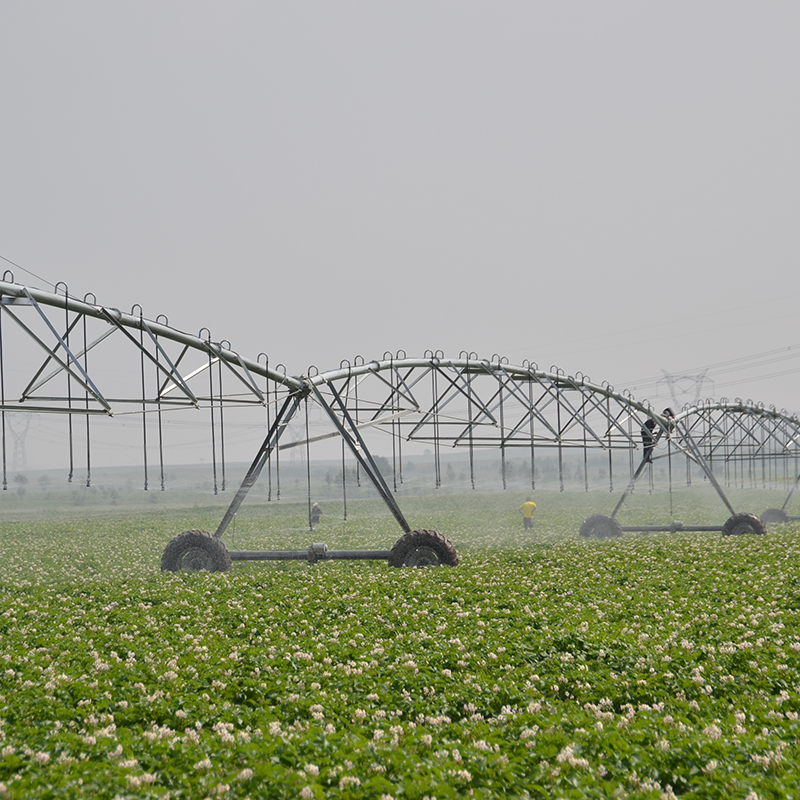 How Pivot Sprinkler Systems Help Reduce Water Waste
