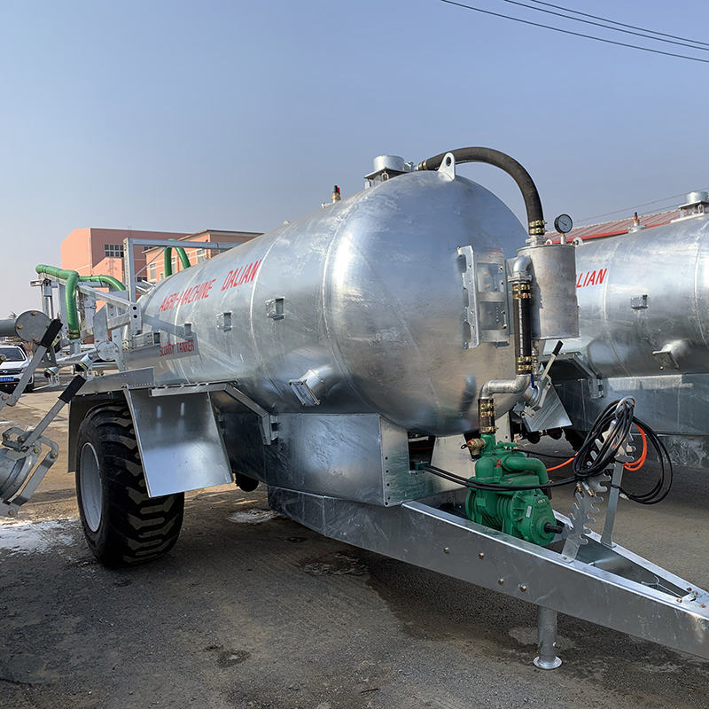 Top-Dressing Success: Using Slurry Tankers to Boost Crop Growth in Early Summer