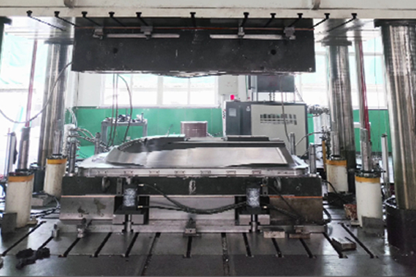 The application of SMC moulding process in the field of punching boat