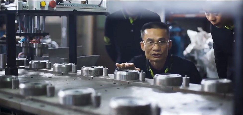 What Is the Process from Production to Export of Casters?
