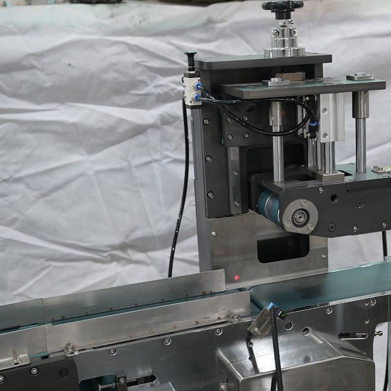 2、自动理料输送机构Automatic material feeding conveyor(eafd05a4e3).JPG