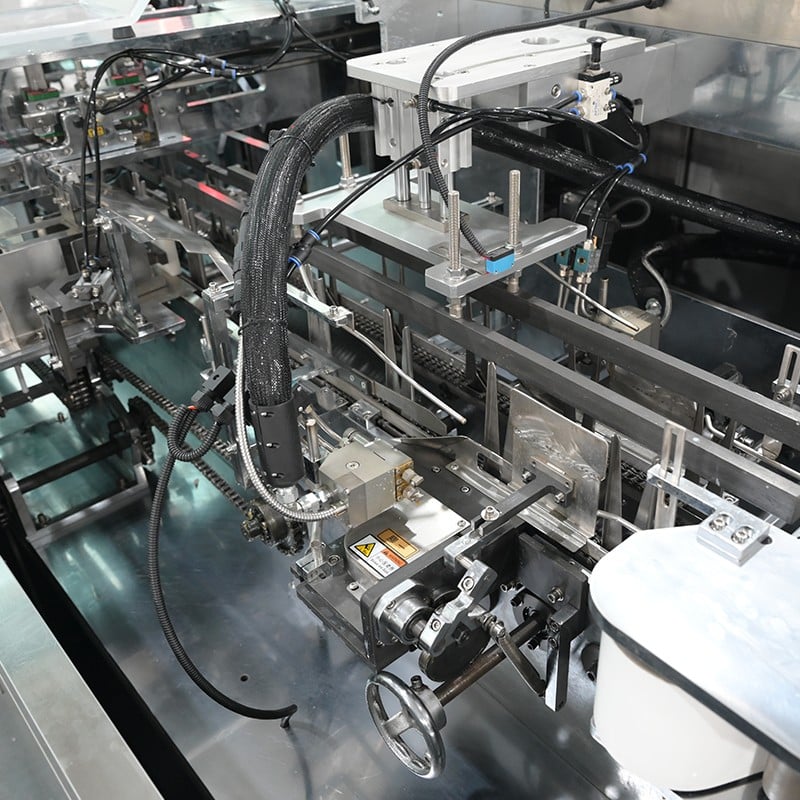 5、喷胶机构  Glue spraying mechanism(46b344cef5).JPG