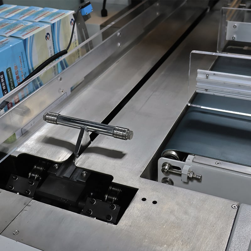 2、物料推杆Material pusher.jpg