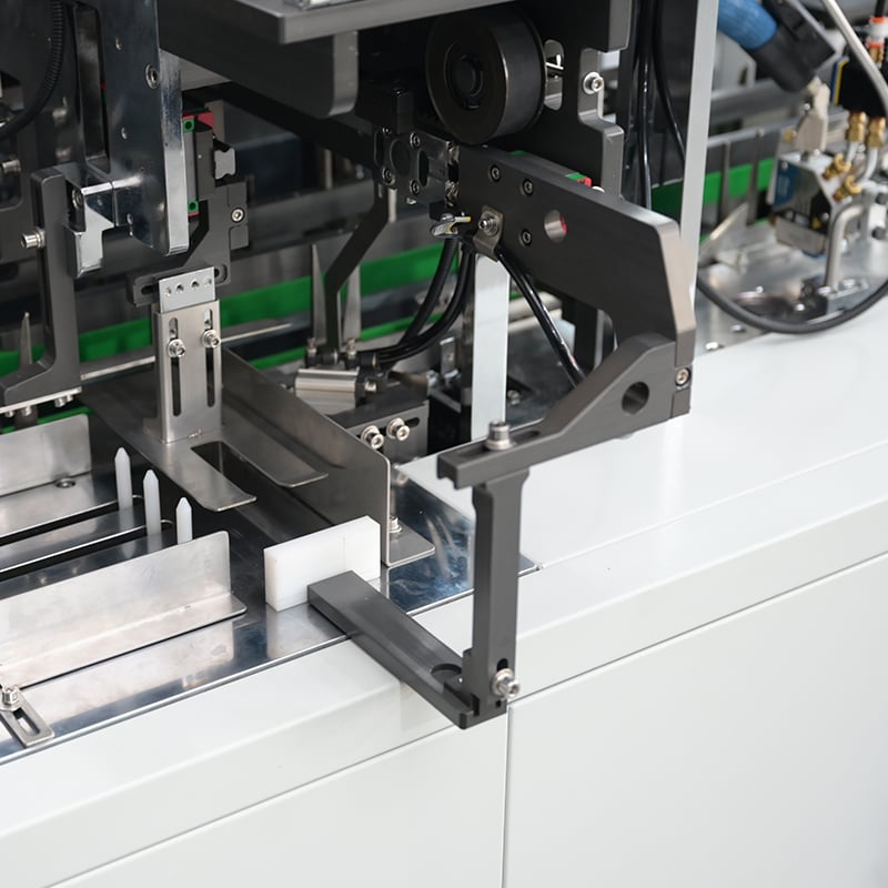 4、伺服推纸开侧耳  Servo Pusher with Side Lug Opening.JPG