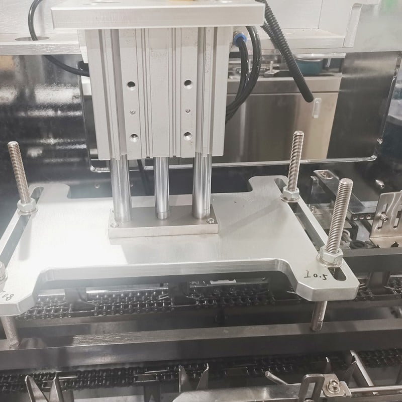 4、上压盒气缸Upper pressing box cylinde.jpg