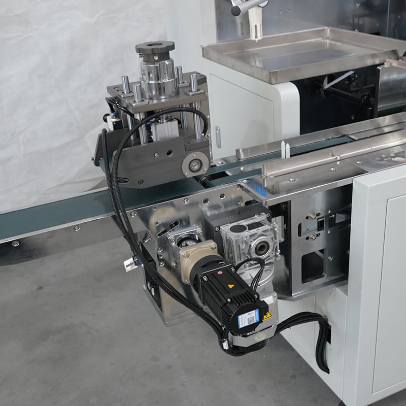 2、自动理料输送机构   Automatic material feeding conveyor.JPG
