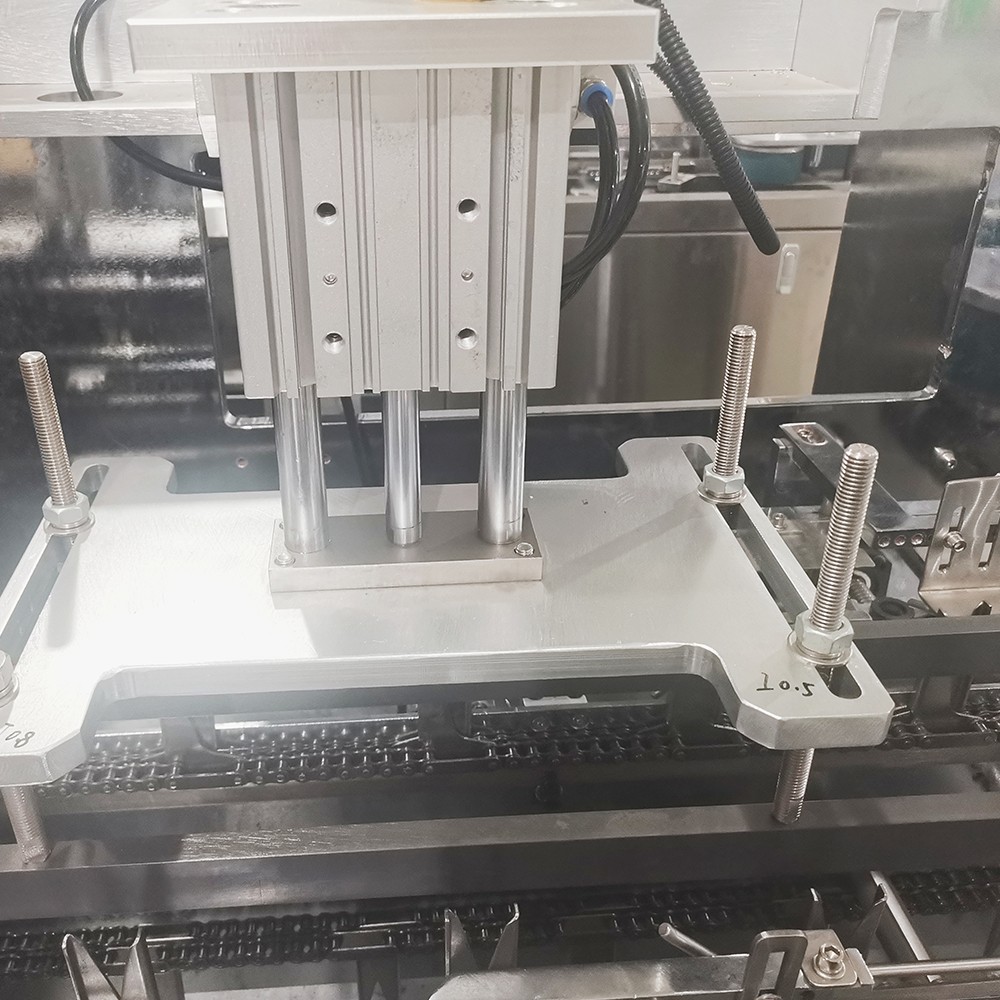4、上压盒气缸Upper pressing box cylinde.jpg