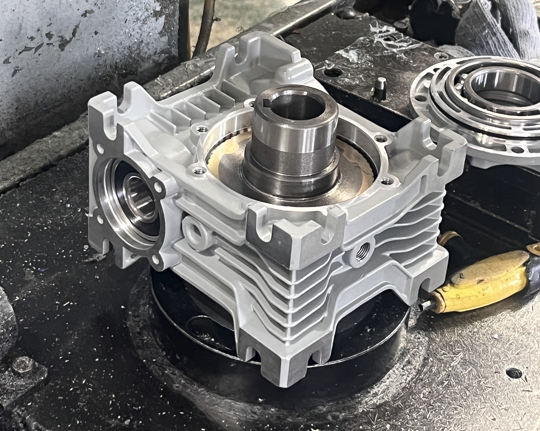Worm gear lead angle and friction angle diagram for self-locking condition