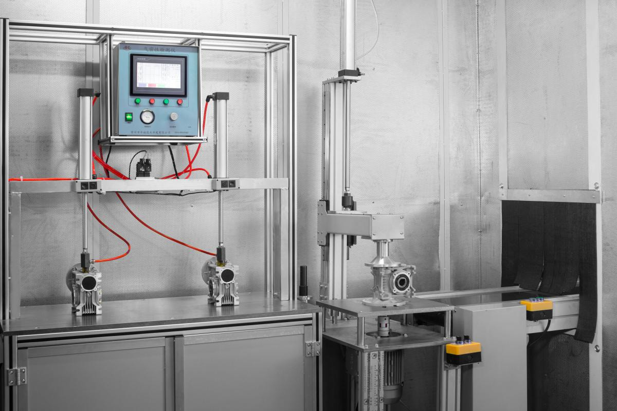 WMRV testing room — noise, air-tightness and run-in tests