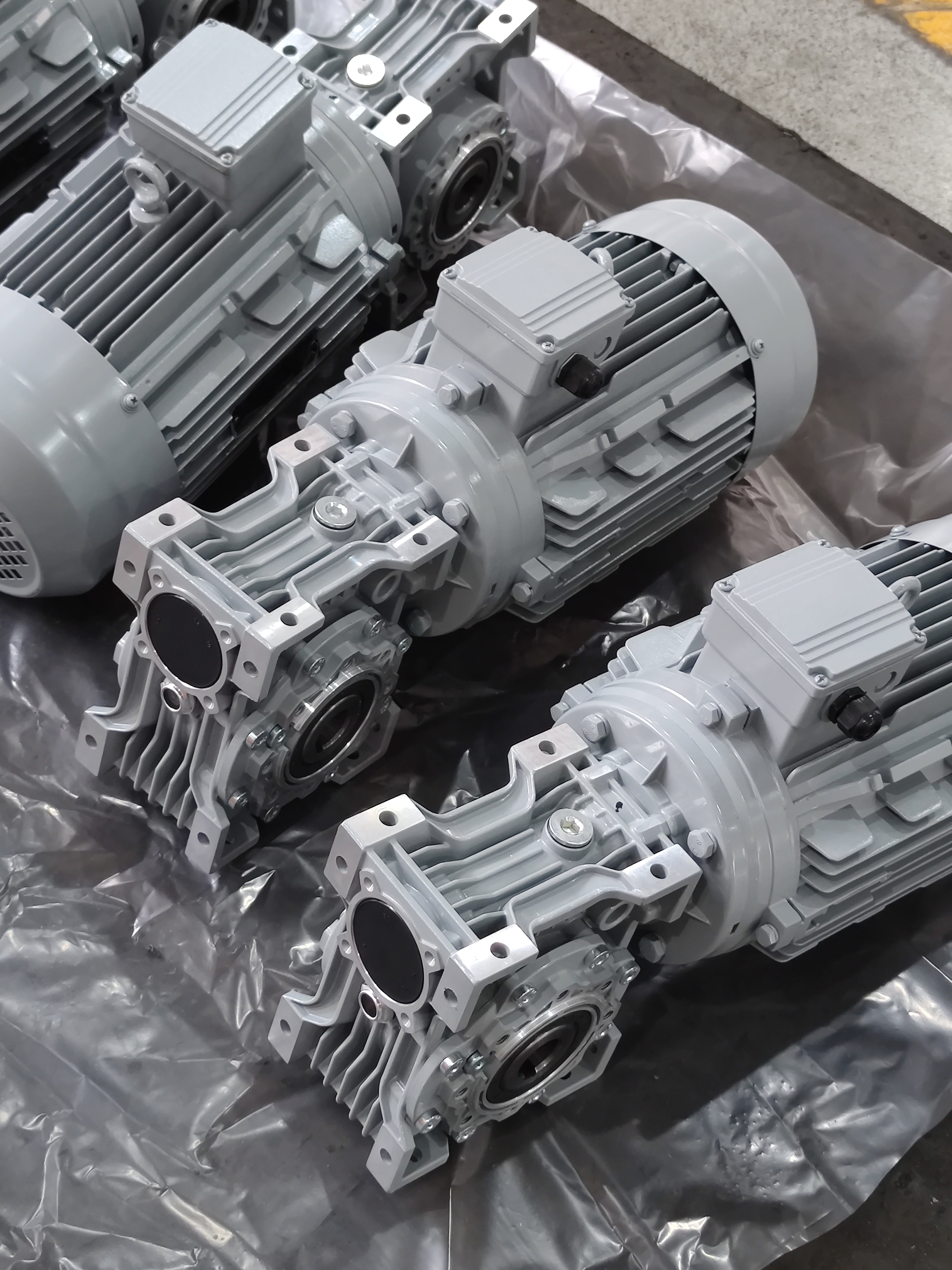 Worm Gearbox Self-Locking: Speed Ratio & Material Guide