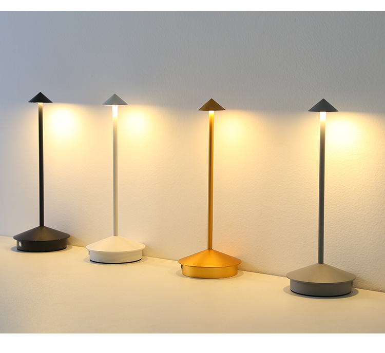 Home Decoration Aluminum Mushroom Night Light Hotel Restaurant Bedside Atmosphere LED Table Lamp manufacture