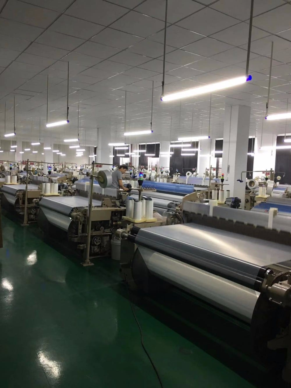 Soft Shell dull finish Downproof 100%Nylon 380T Taffeta cire coating fabric for jacket manufacture