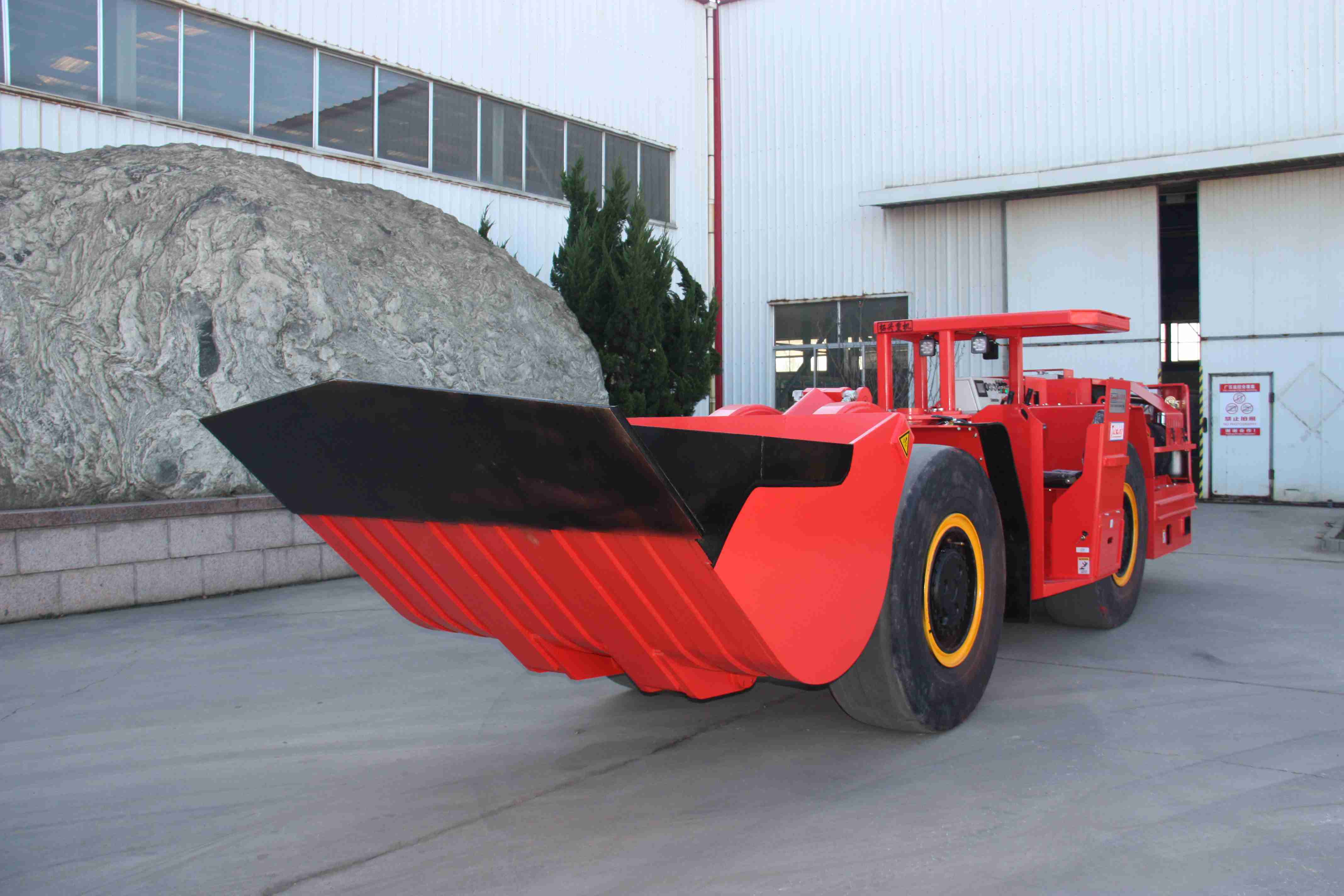 Tuoxing Underground Articulated Mining Diesel Loader Scooptram factory