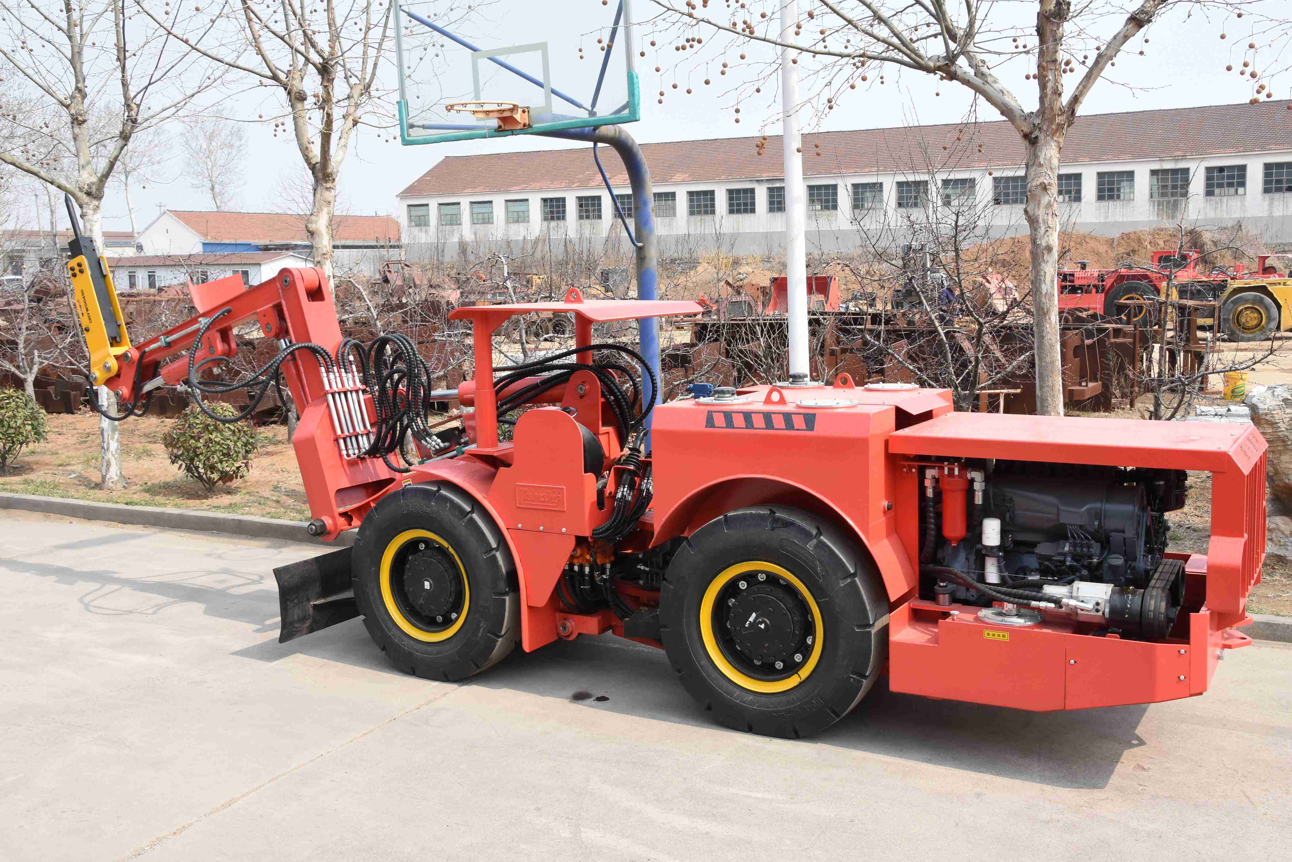Shandong Tuoxing Tpx-104 Structure Of The Solid Widening underground Rock Crusher Stone Crushing Machine mining machinery details