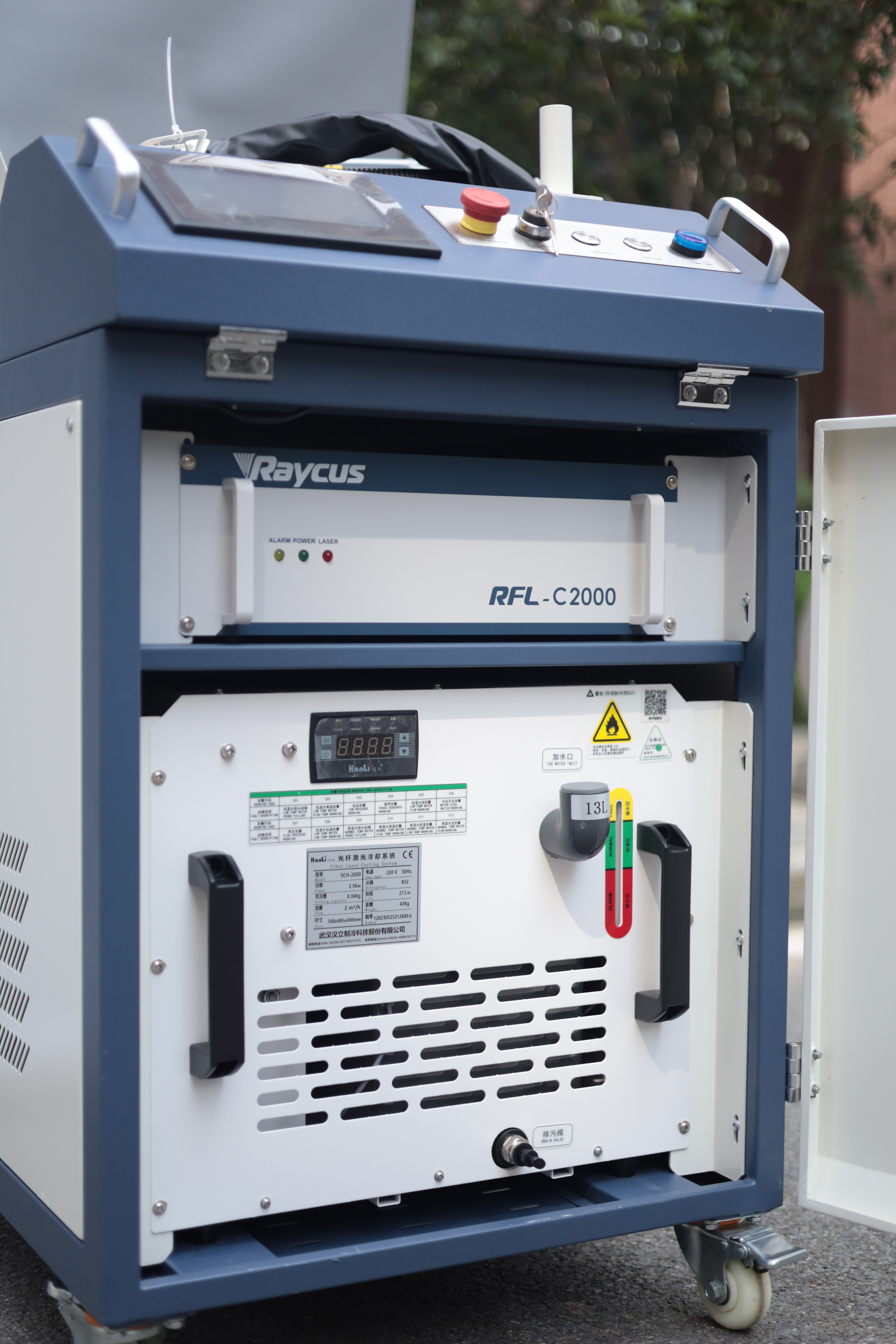 1500W 2000W Handheld Fiber Laser Welding Machine with Wire Feeder factory