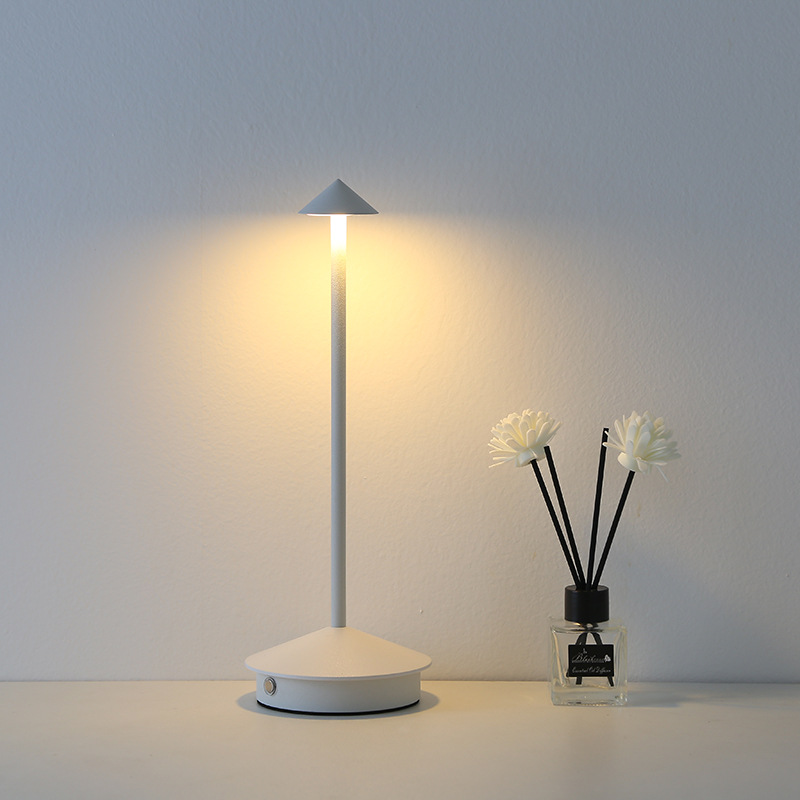 Home Decoration Aluminum Mushroom Night Light Hotel Restaurant Bedside Atmosphere LED Table Lamp factory