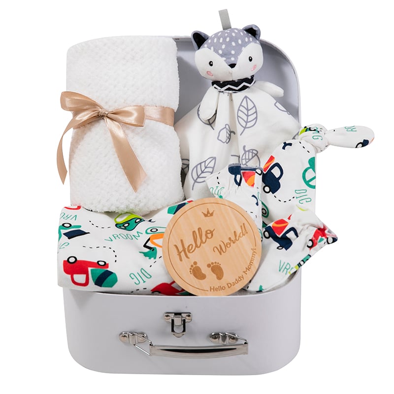 BSCI OEM Essentials Baby Gift Set for Newborn Baby /Gift Set with Baby Blanket Rattle bibs manufacture