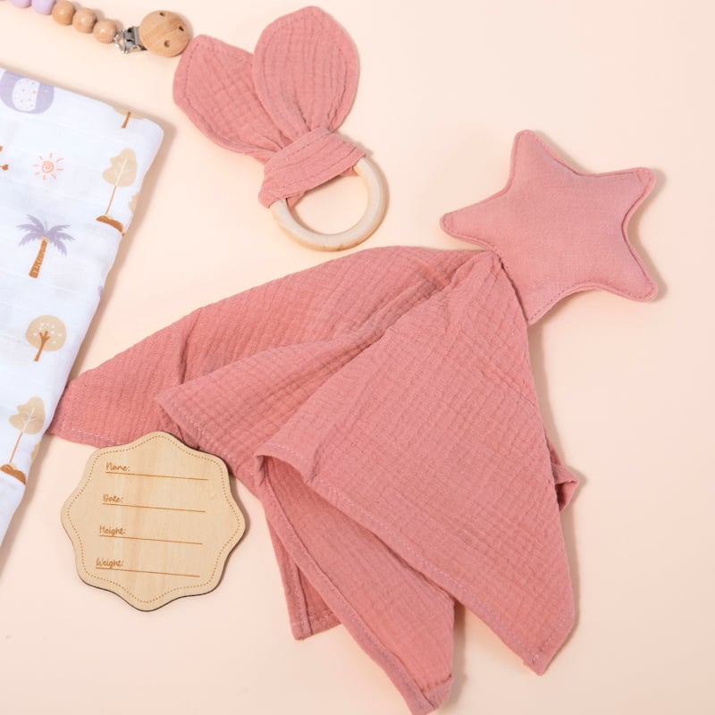 New born baby luxury gift set New born Baby Shower Gift set Wooden Toy Bath brush muslin blanket box gift sets supplier