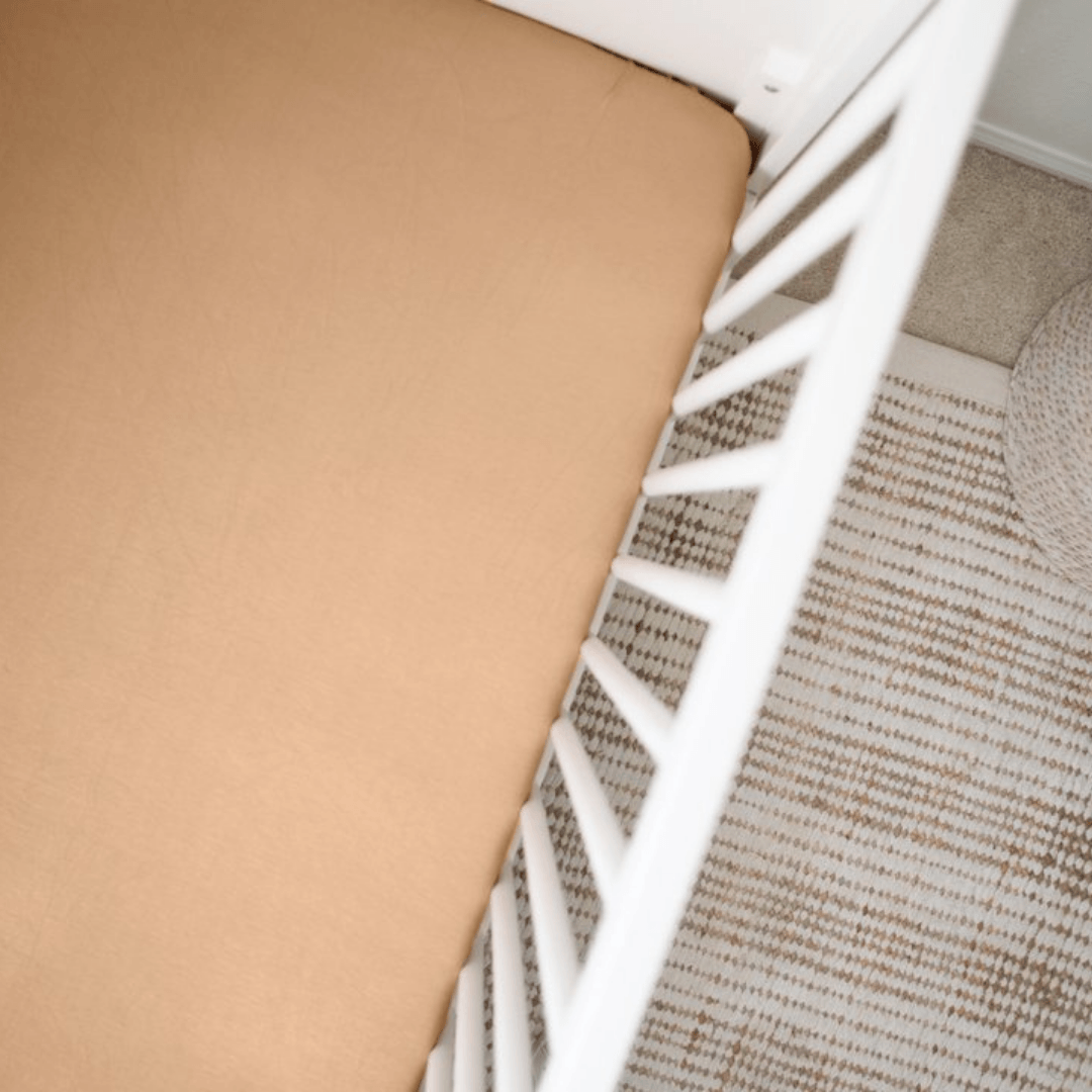 Organic Cotton Muslin Crib Sheet GOTS Certified Fitted Sheet Breathable Beige Baby Bed Cover manufacture