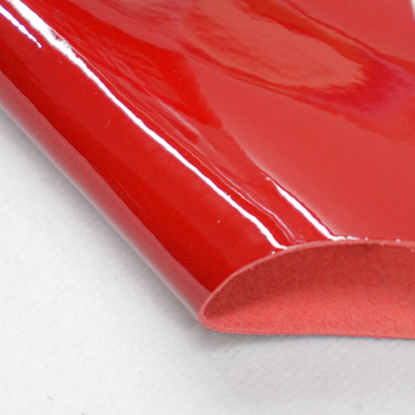 Mirror Finish Microfiber Synthetic Leather Fabric: Glossy Artificial Leather for Ultimate Style supplier