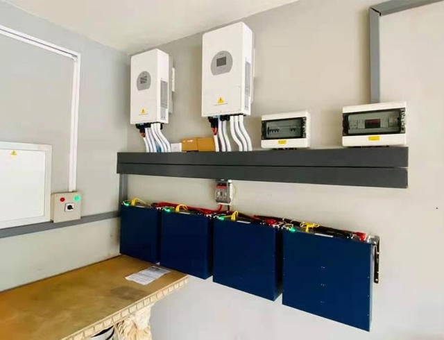 Deye on grid and off grid inverter SUN 12/15/20KW SG01HP3-EU factory
