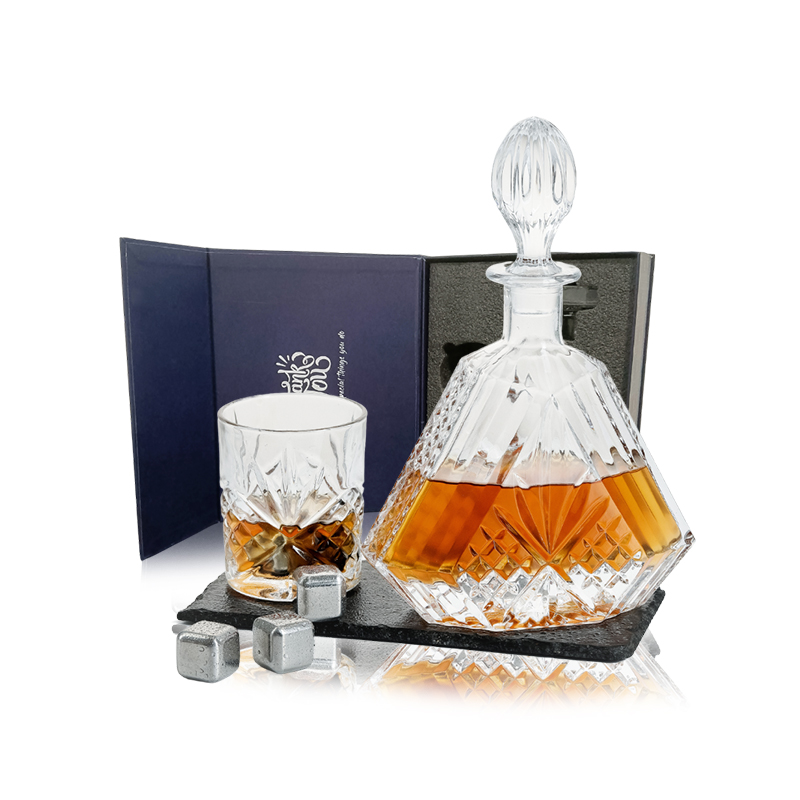 650ml 23oz Carve Triangle Whiskey Decanter Set with 6 Whisky Glasses in Gift Box Large Capacity Lead Free Crystal Clear Glass details