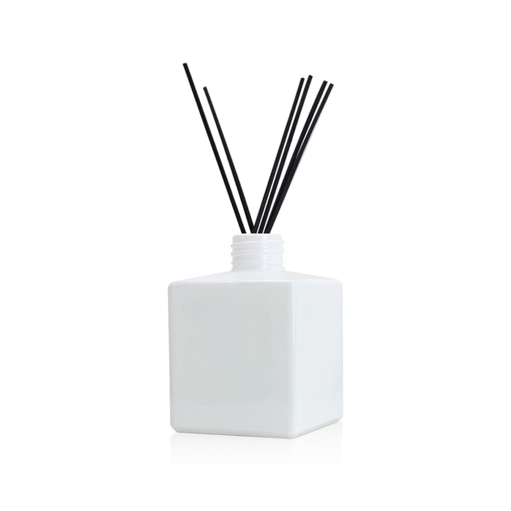 glass bottle for reed diffuser 100ml 150ml 500ml fireless rattan aromatherapy stick reed diffuser bottle supplier