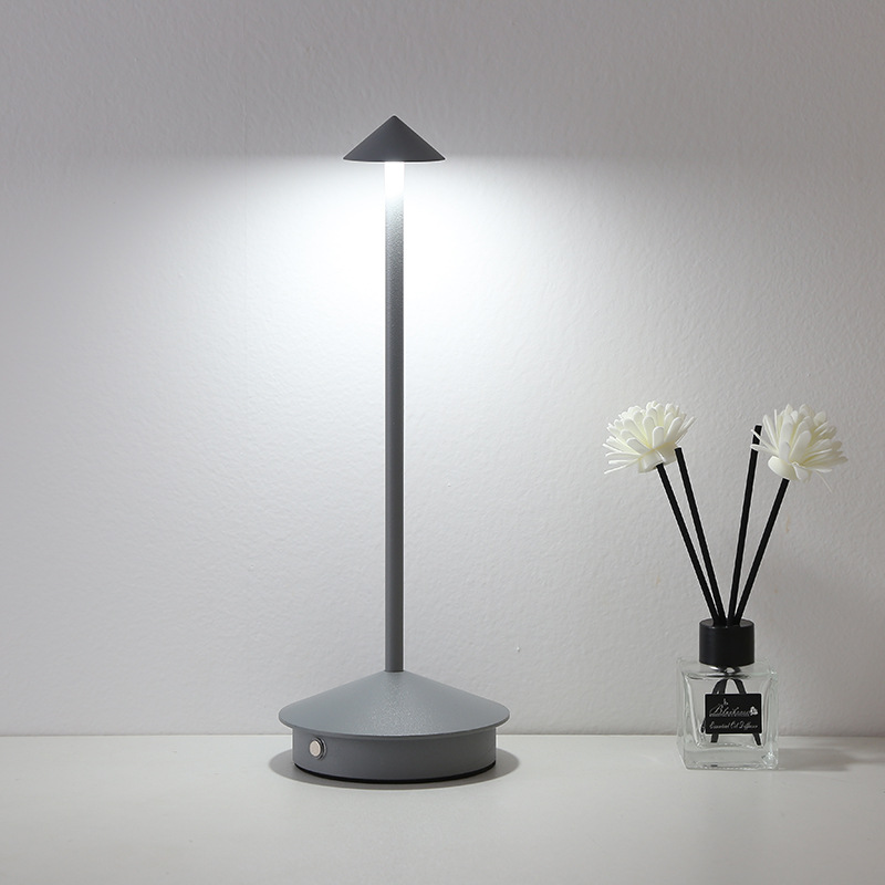 Home Decoration Aluminum Mushroom Night Light Hotel Restaurant Bedside Atmosphere LED Table Lamp manufacture