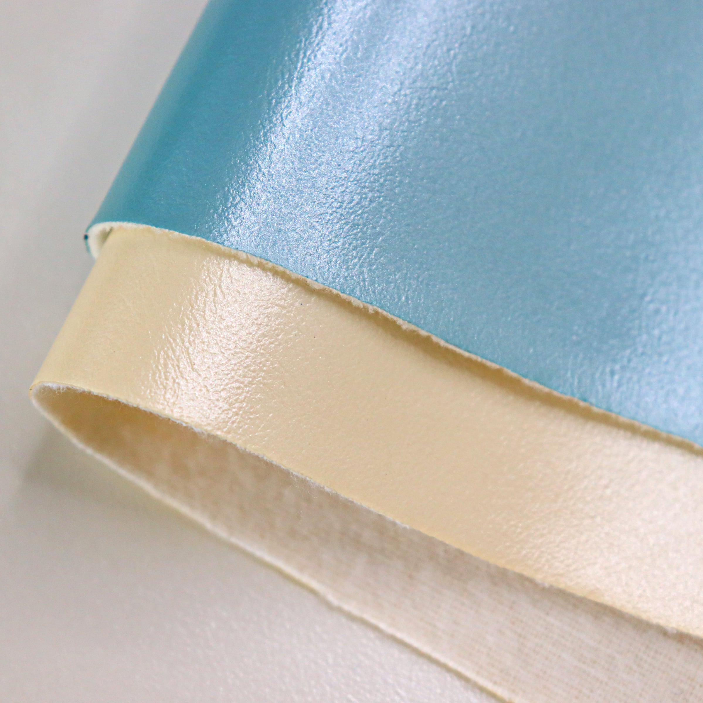 Glossy Eco-friend Lichi Pattern Solvent-free PU Leather Faux Leather supplier