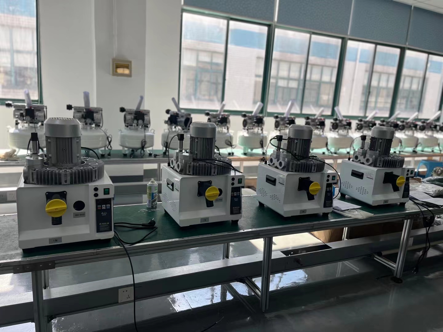 Dental Powerful Suction Supply 2 Chair Saliva Ejector Vacuum Pump Machine Dental Suction Unit factory