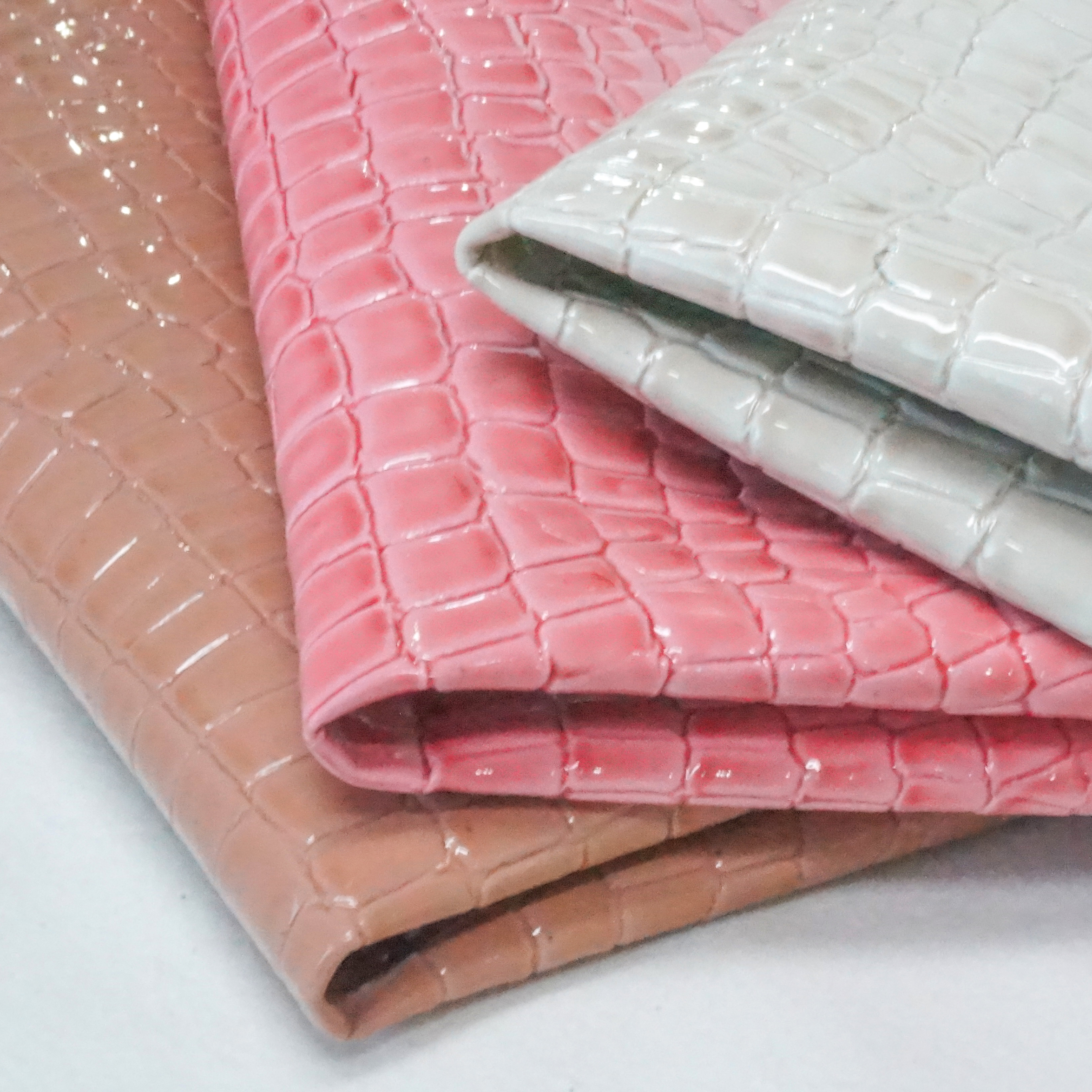 Premium Glossy PU Faux Leather with Animal Crocodile Skin Pattern, Ideal for Shoes and Bags manufacture