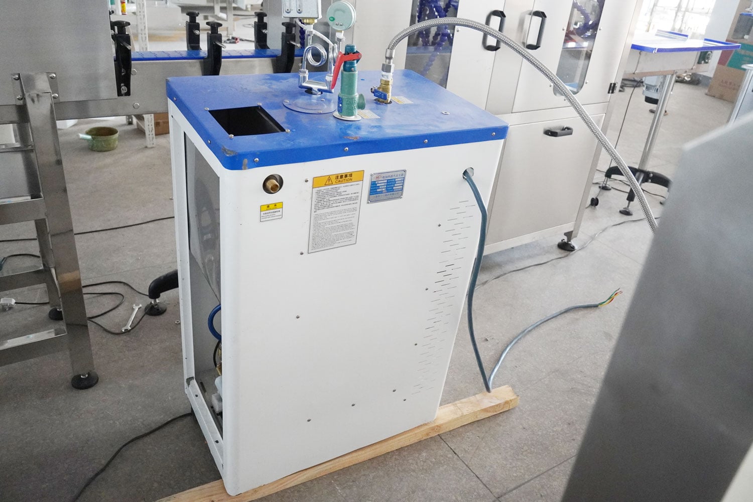 Automatic bottle label shrink sleeve labeling machine equipment with steam heating tunnel supplier