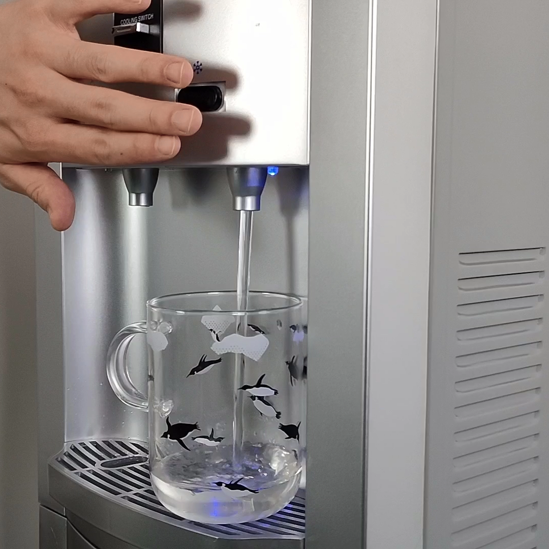 China Manufacture hot and cold water dispenser with refrigerated cabinet water fountain factory