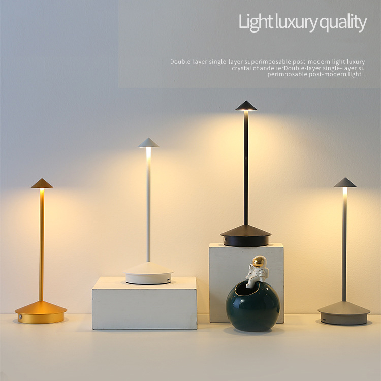 Home Decoration Aluminum Mushroom Night Light Hotel Restaurant Bedside Atmosphere LED Table Lamp manufacture