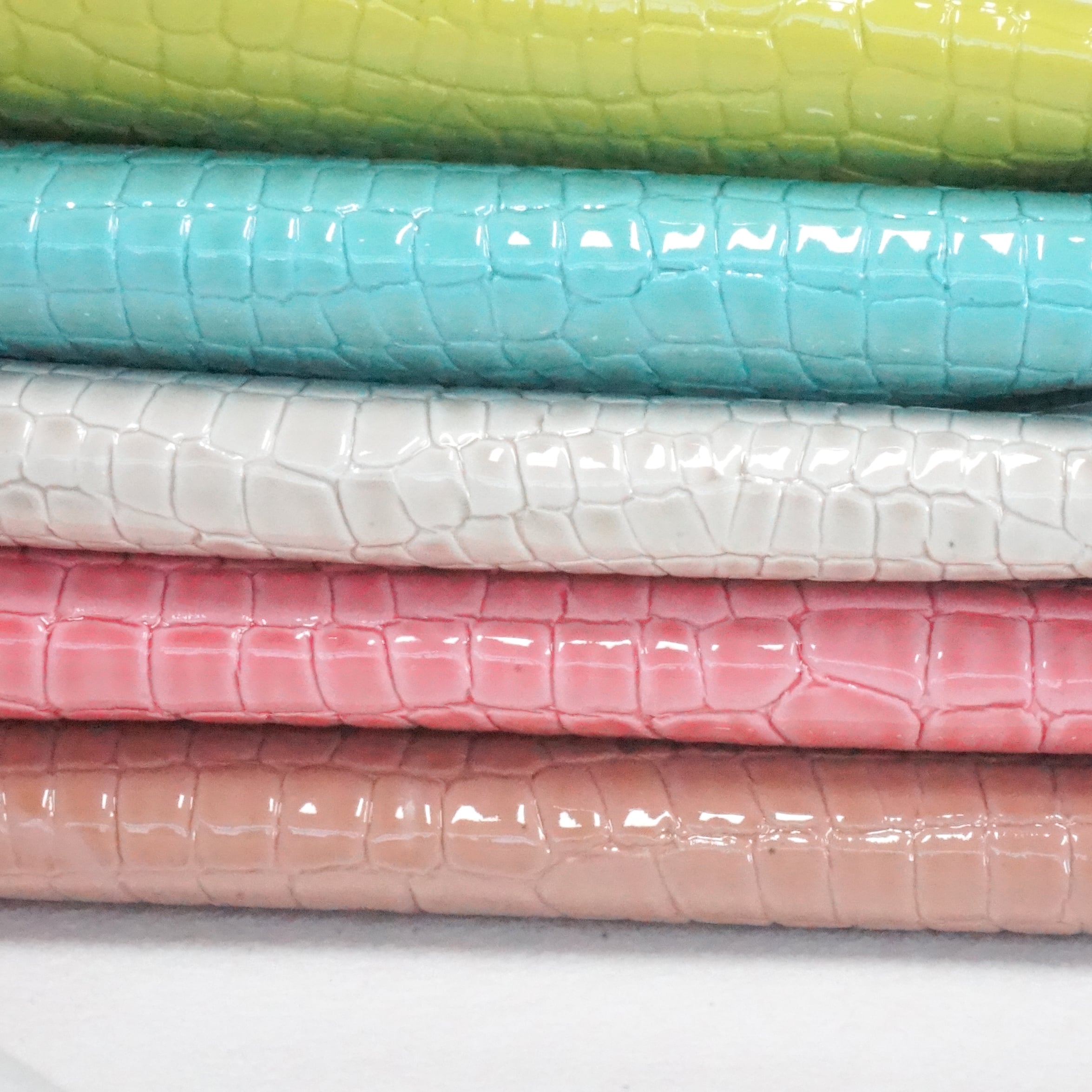 Premium Glossy PU Faux Leather with Animal Crocodile Skin Pattern, Ideal for Shoes and Bags manufacture