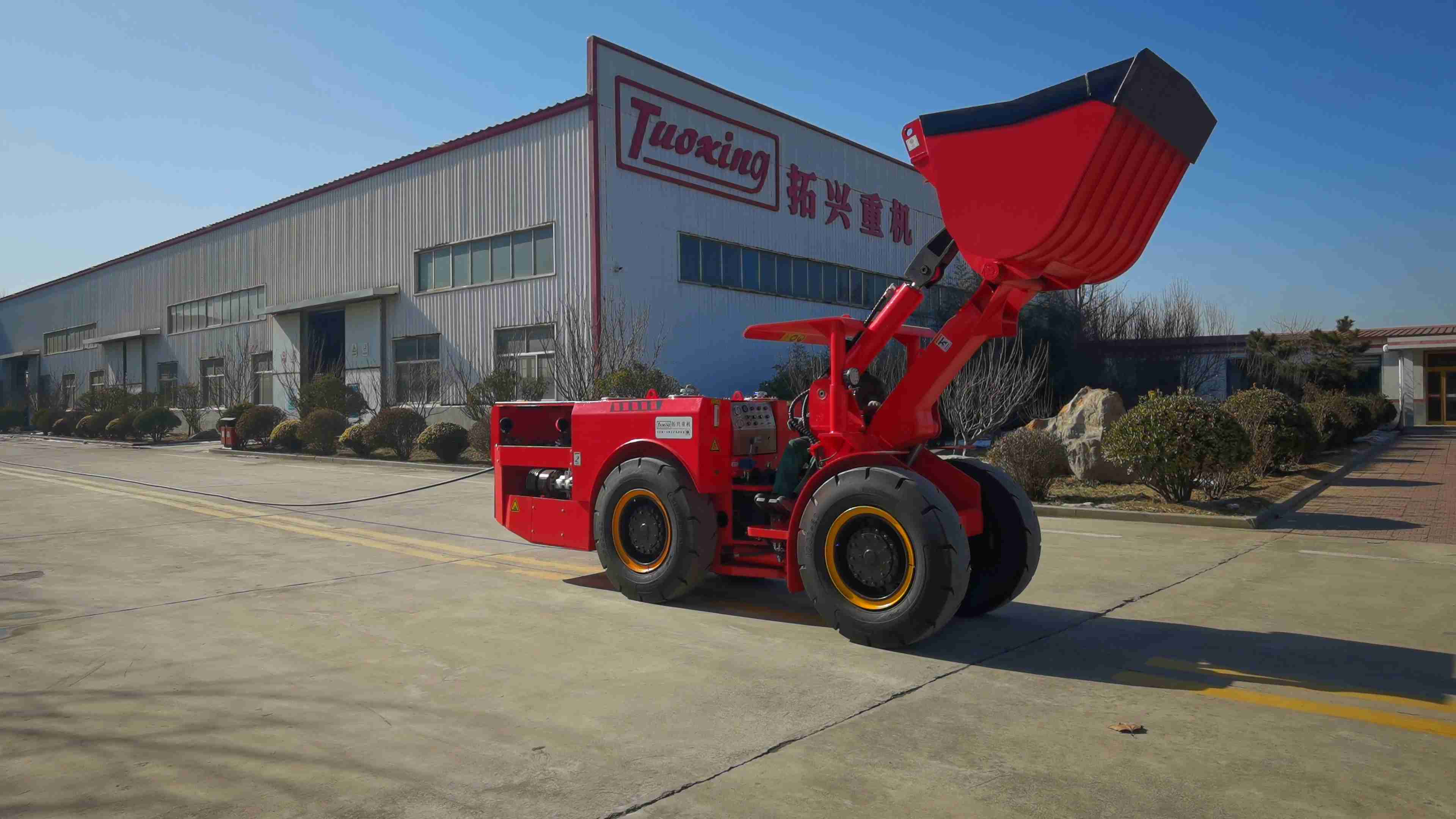 TC-100E Yantai tuoxing China 1Cbm Mining Underground Electric Scooptram With 2 Ton Bucket Capacity factory