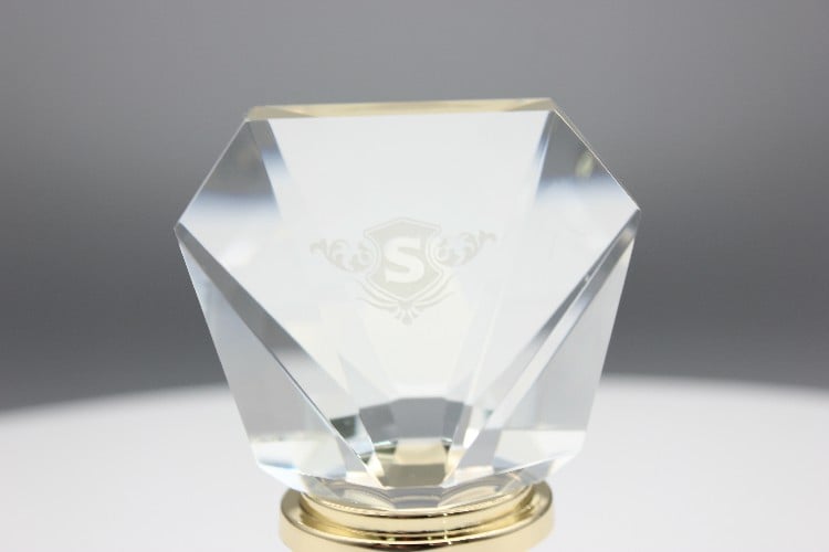 Carved radium crystal cork natural cork for bottles bottle stoppers details