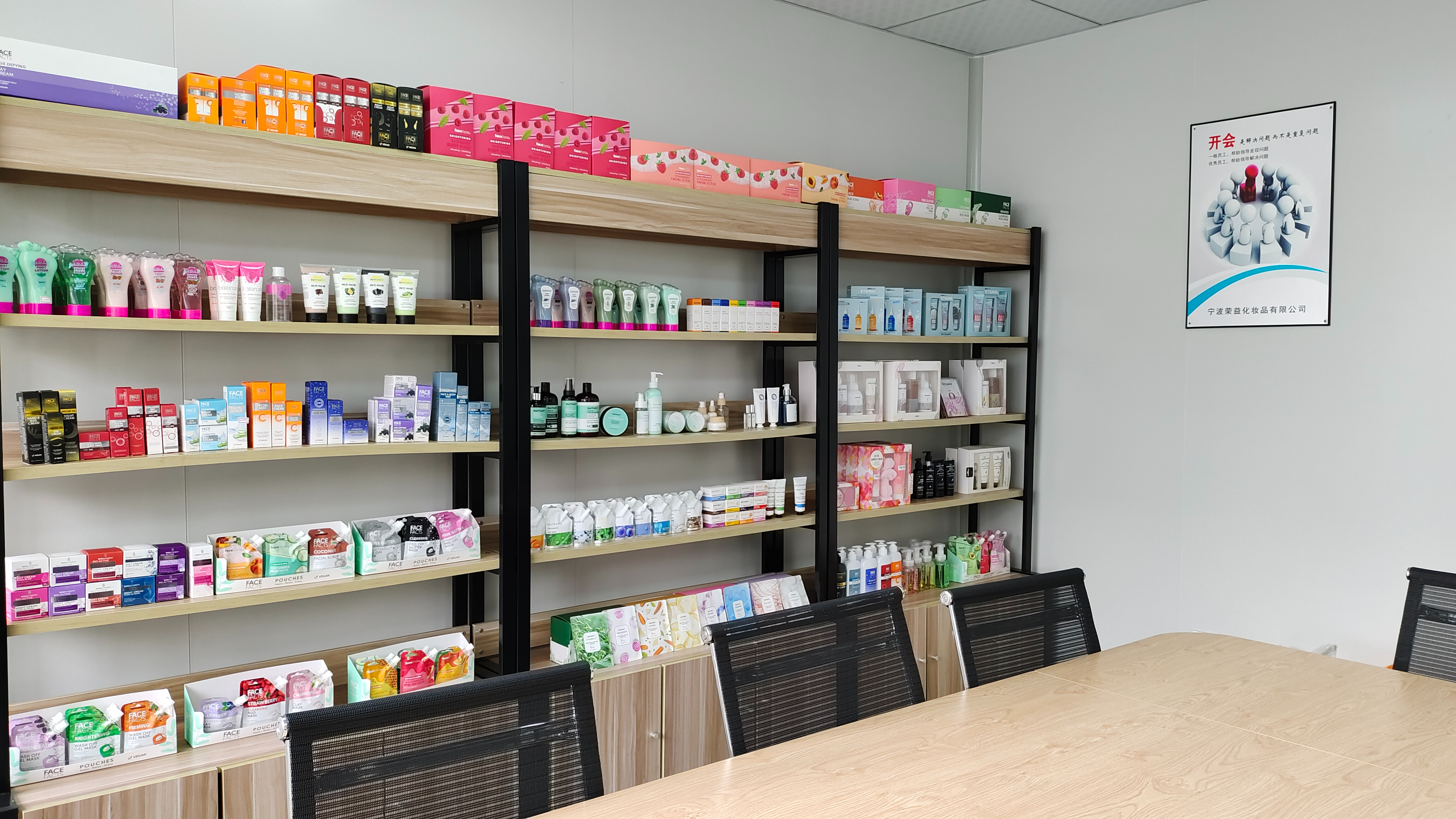 Can provide raw materials that are safe, non-toxic, vegan, cruelty-free, parabens-free 