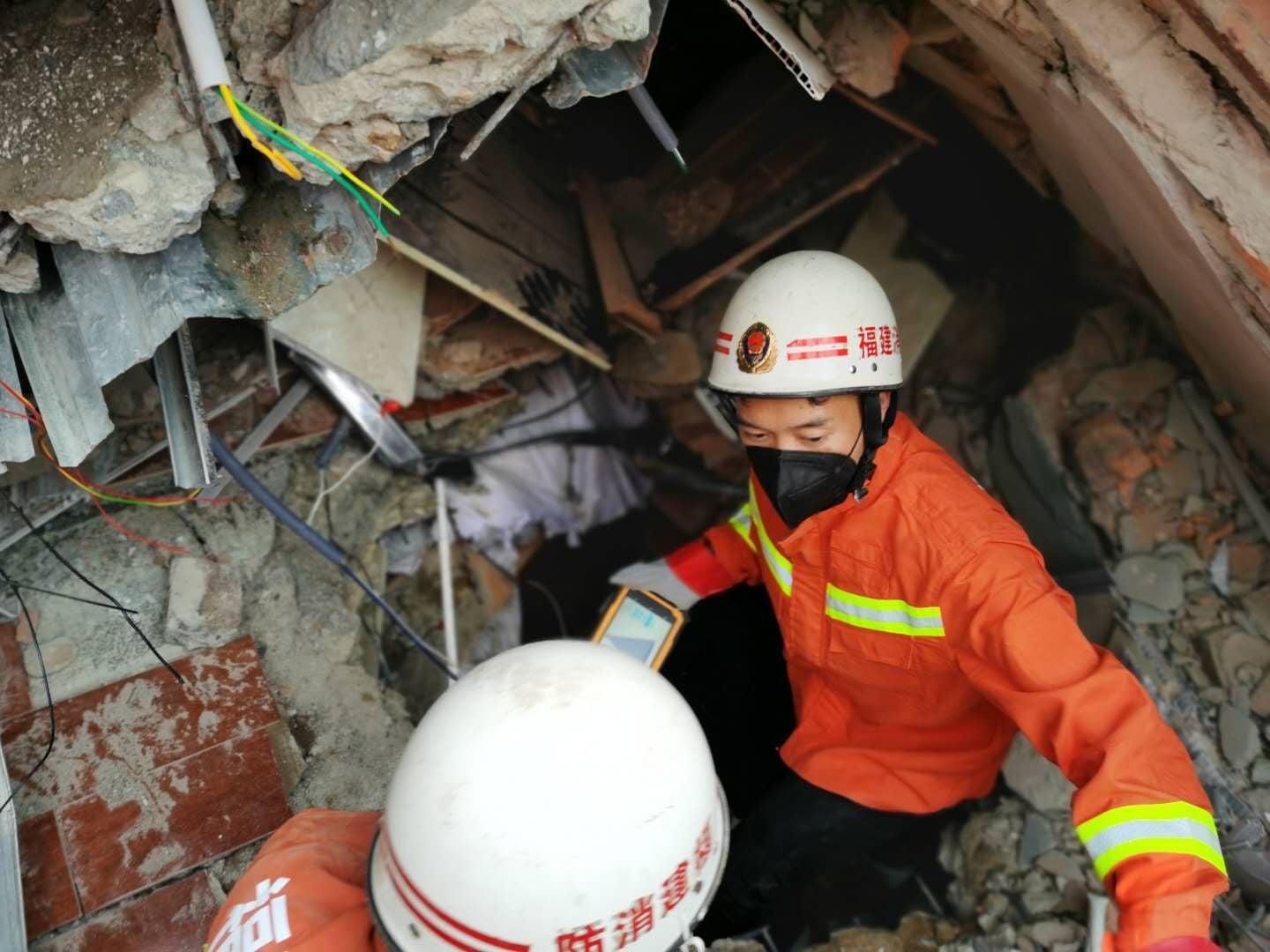 ホテル崩壊事故の救援活動