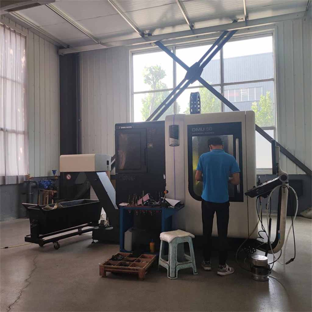 centro di fresatura CNC a 5 assi